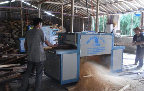 圓木多片鋸原木多片鋸正啟機(jī)械廠--浙江溫州瑞安加工現(xiàn)場