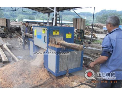 四川省-雅安-鋸方木加工現(xiàn)場(chǎng)